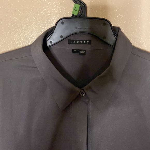 Theory 100 percent Oliver green silk blouse - Picture 7 of 13